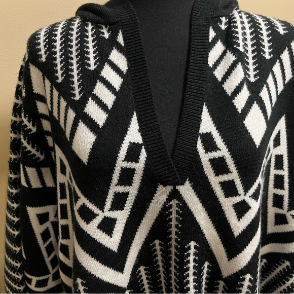 Express Hooded Boxy Oversized Sweater Poncho - Size Small - Color Black & White - Picture 5 of 7